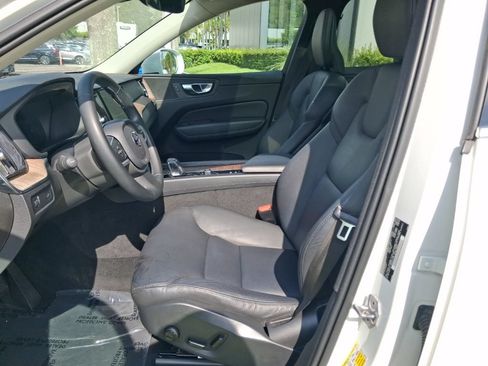 Used 2022 Volvo XC60 B5 Momentum w/ Protection Package Premier FWD image 14