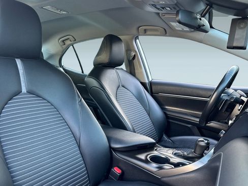 Used 2022 Toyota Camry SE image 30