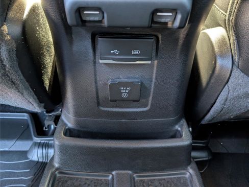 Used 2020 Jeep Wrangler Unlimited Sahara image 16