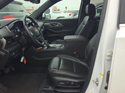 Used 2023 Chevrolet Traverse LT w/ LT Premium Package image 9