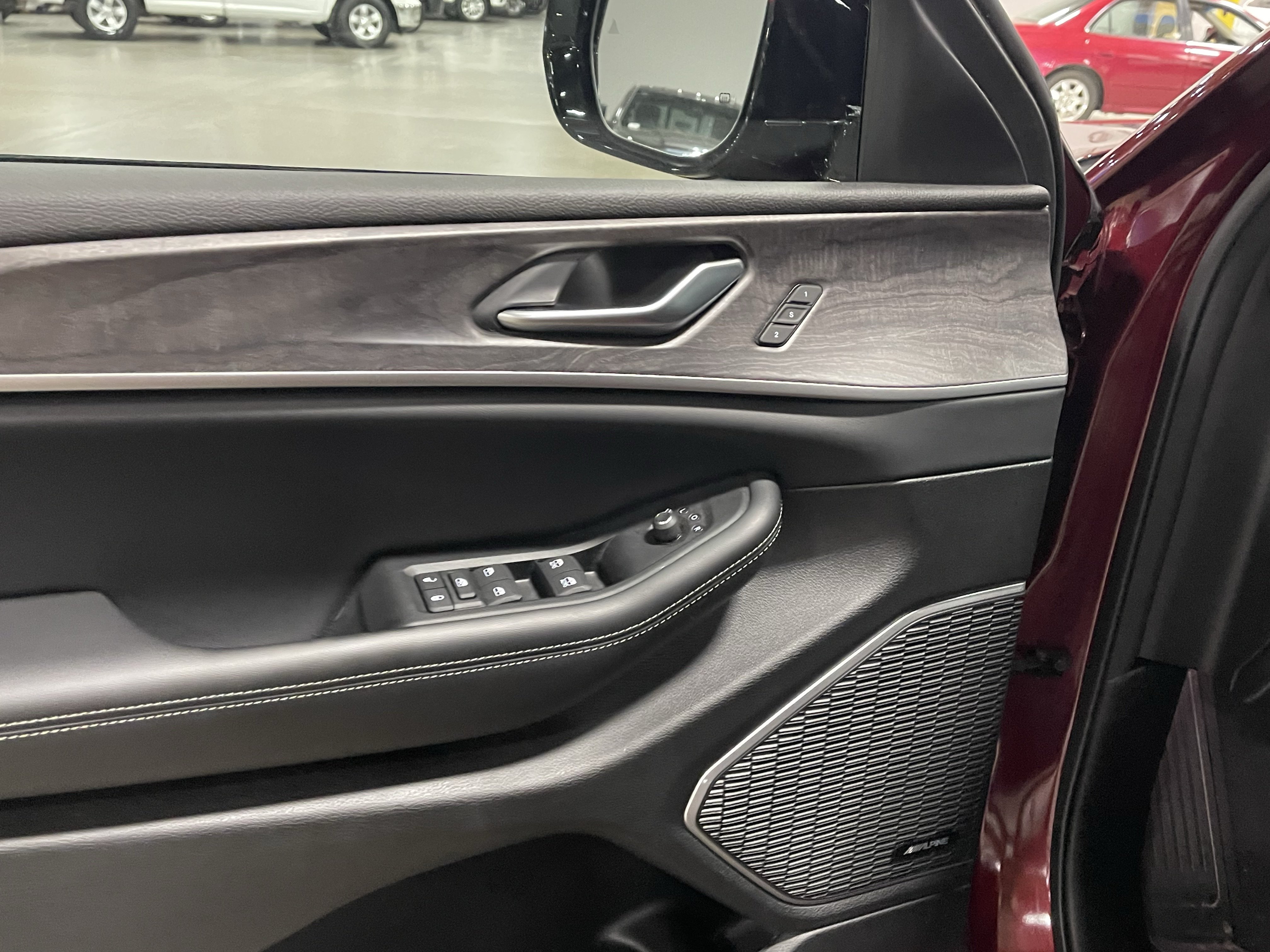 Certified 2024 Jeep Grand Cherokee Limited w/ Black Appearance Package AWD/4WD image 18