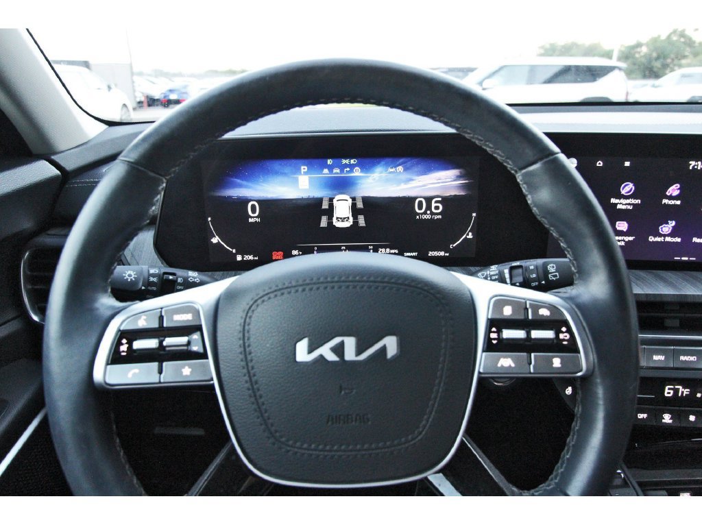 Used 2025 Kia Telluride SX w/ SX Captain's Chair Package AWD/4WD image 16