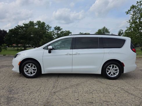 Used 2020 Chrysler Voyager LX w/ Cold Weather Group FWD image 3
