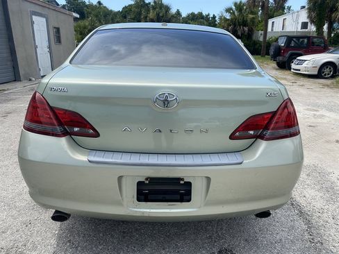 Used 2009 Toyota Avalon XLS FWD image 6