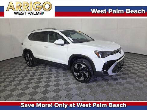 Used 2025 Volkswagen Taos SE AWD/4WD image 1
