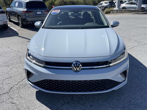 Used 2025 Volkswagen Jetta SE image 8