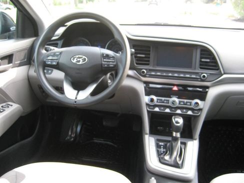 Used 2020 Hyundai Elantra SEL FWD image 16