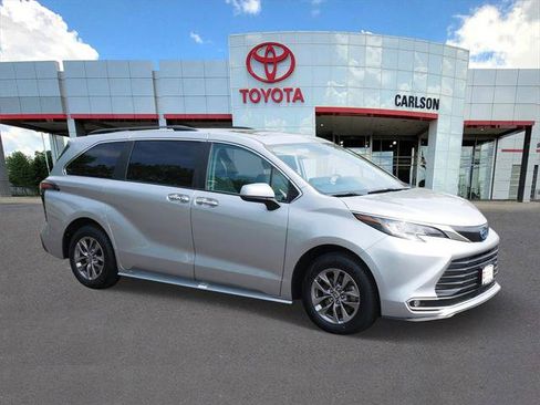 Certified 2023 Toyota Sienna XLE image 2
