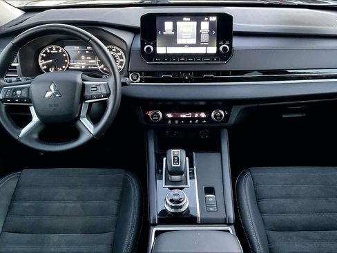 Used 2023 Mitsubishi Outlander SE image 14