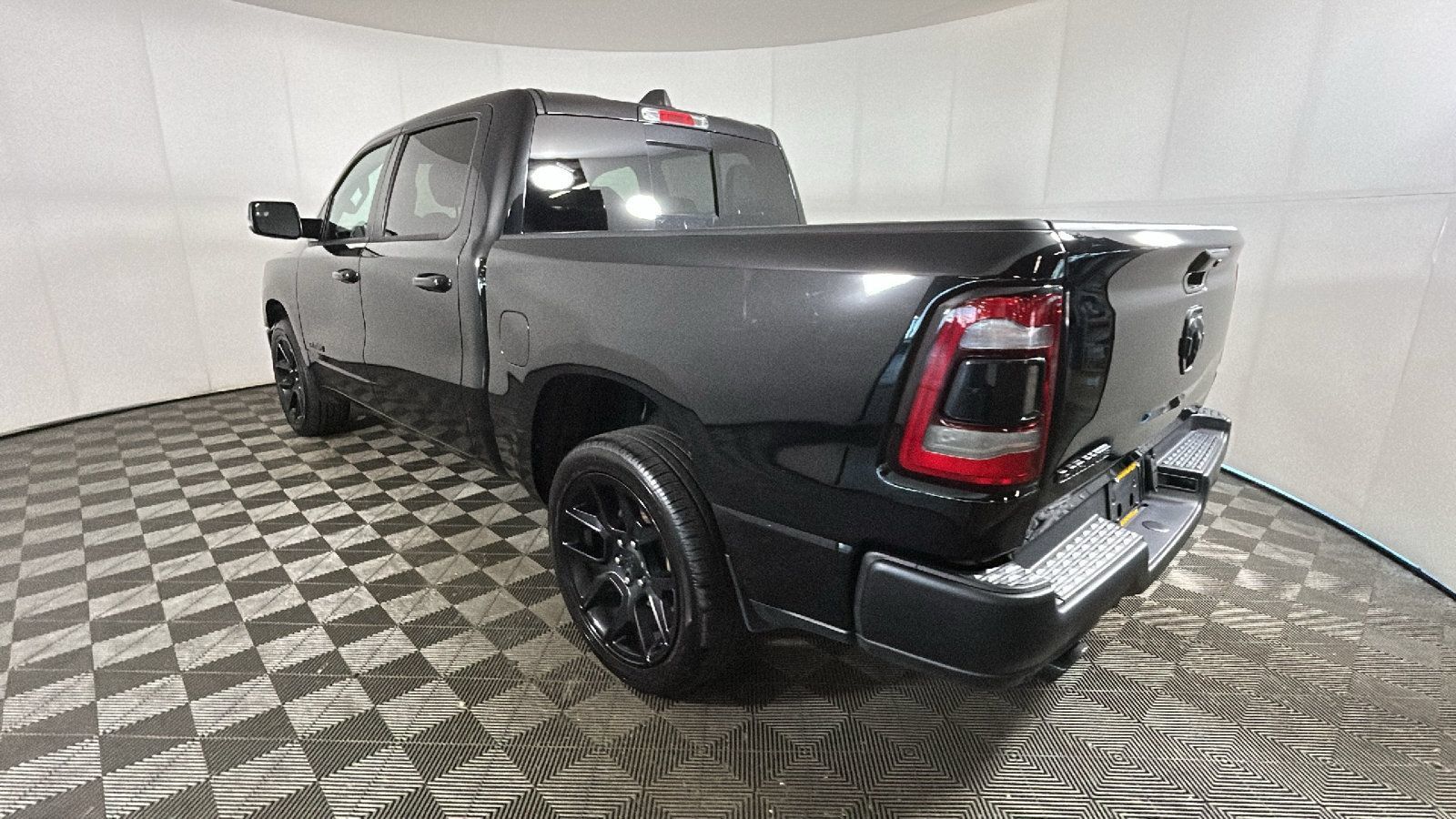 Used 2023 RAM 1500 Laramie AWD/4WD image 5