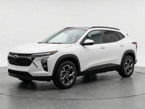 Used 2025 Chevrolet Trax LT FWD image 3