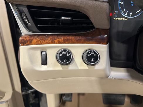 Used 2015 Cadillac Escalade ESV Luxury AWD/4WD image 15
