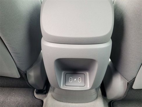 New 2025 Hyundai Elantra SEL FWD image 17