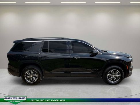Used 2026 Chevrolet Traverse LT FWD image 5