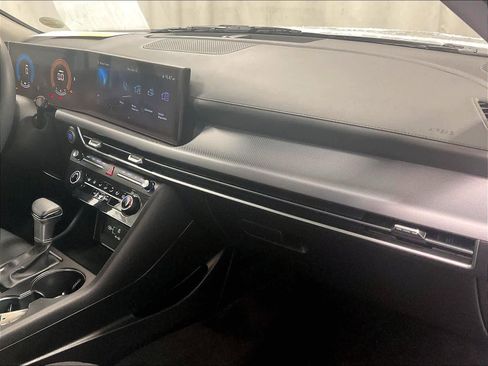 Certified 2025 Hyundai Sonata SE image 28