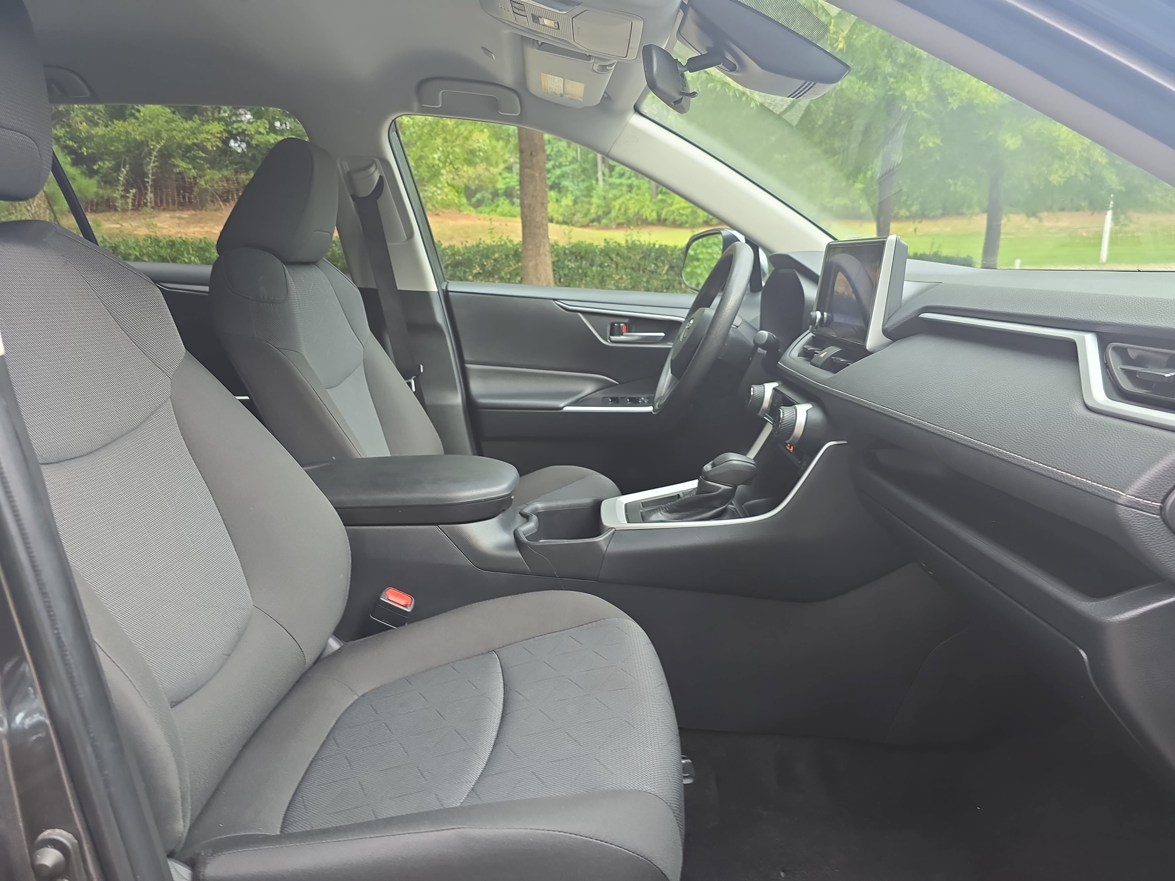 Used 2025 Toyota RAV4 XLE FWD image 10