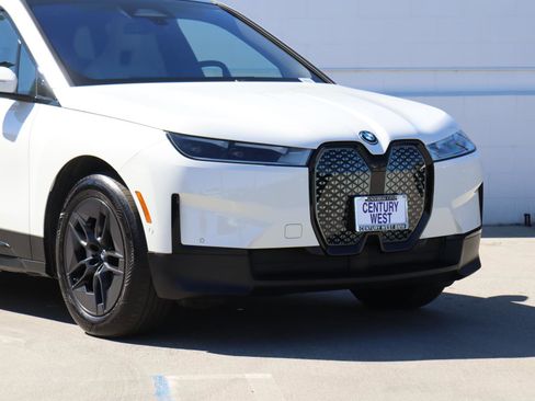 Used 2025 BMW iX xDrive50 w/ Convenience Package image 2