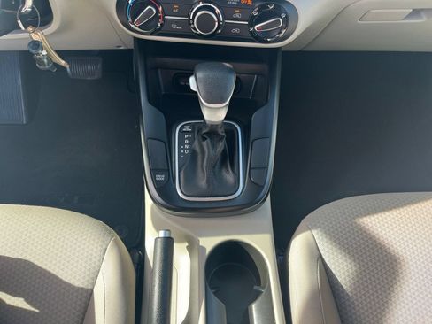 Used 2025 Kia Soul LX w/ LX Technology Package FWD image 39