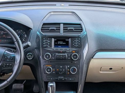 Used 2017 Ford Explorer XLT FWD image 17