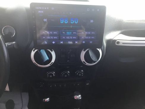 Used 2014 Jeep Wrangler Unlimited Sahara AWD/4WD image 17