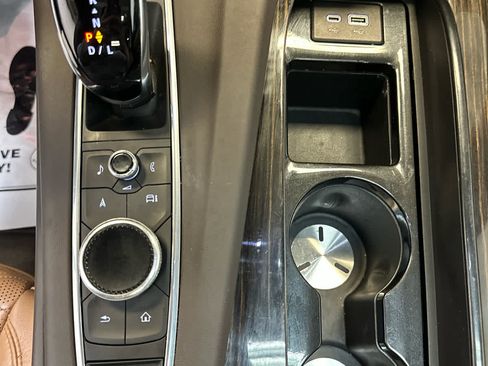 Used 2021 Cadillac Escalade Premium Luxury AWD/4WD image 22