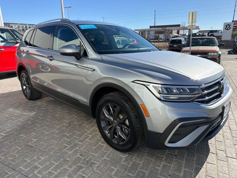 Certified 2023 Volkswagen Tiguan SE image 9