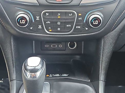 Used 2020 Chevrolet Equinox Premier image 16