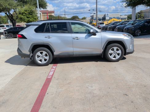 Used 2021 Toyota RAV4 XLE FWD image 11