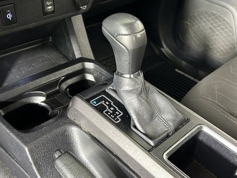 Used 2017 Toyota Tacoma TRD Off-Road w/ Tow Package (A/T) image 26