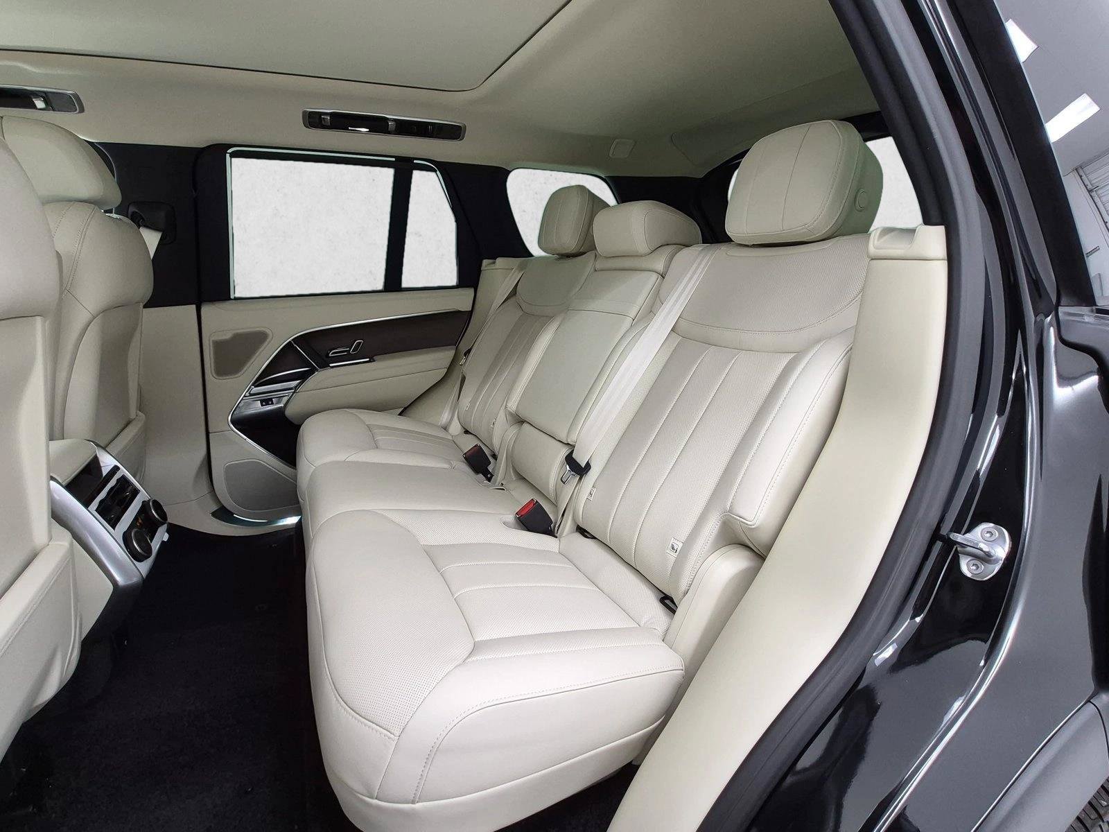 New 2026 Land Rover Range Rover SE AWD/4WD image 16