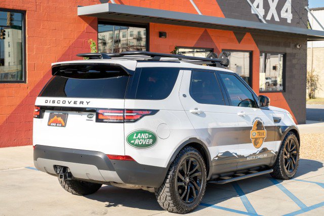 Used 2020 Land Rover Discovery HSE AWD/4WD image 3