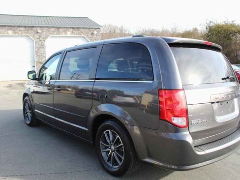 Used 2017 Dodge Grand Caravan SXT image 10