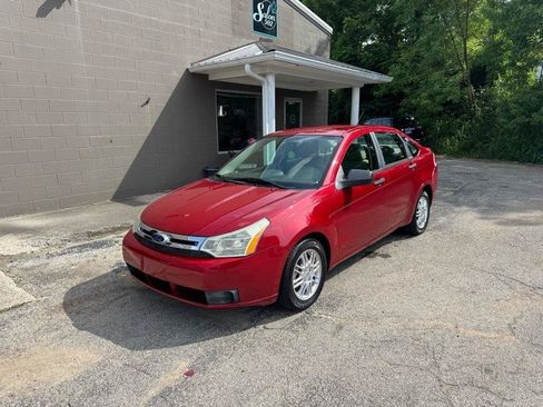 Used 2010 Ford Focus SE FWD image 1
