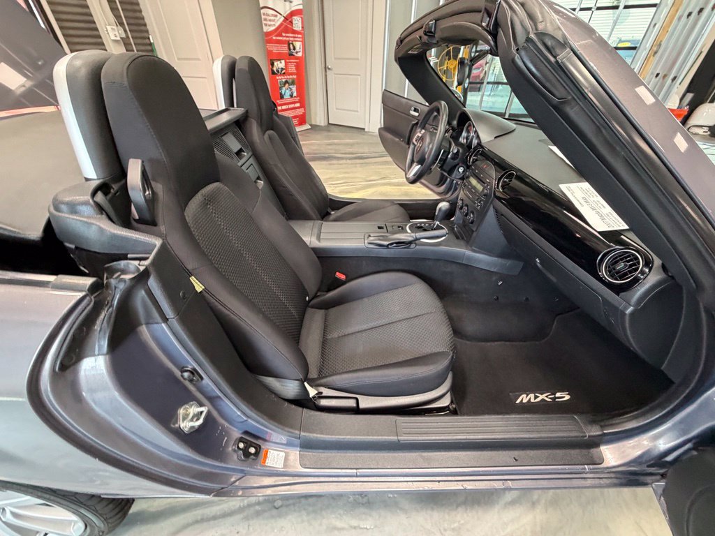 Used 2007 MAZDA MX-5 Miata Touring RWD image 34