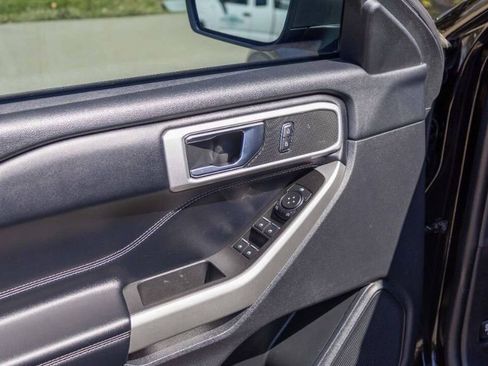 Used 2022 Ford Explorer XLT w/ Equipment Group 202A image 18