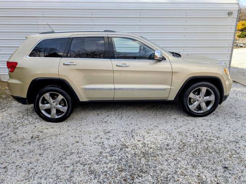 Used 2011 Jeep Grand Cherokee Overland image 2
