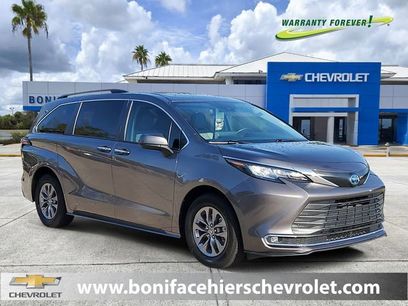 Used 2022 Toyota Sienna XLE