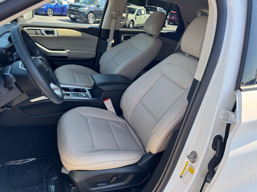 Used 2023 Ford Explorer XLT w/ Equipment Group 202A AWD/4WD image 23
