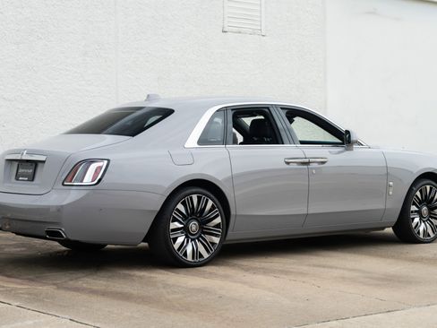 Used 2025 Rolls-Royce Ghost AWD/4WD image 4