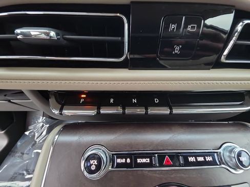 Used 2023 Lincoln Aviator Reserve w/ Equipment Group 201A AWD/4WD image 27