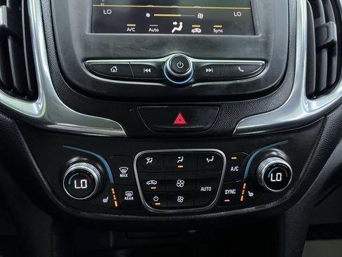Used 2020 Chevrolet Equinox LT FWD image 22
