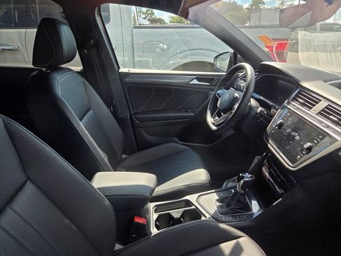 Used 2024 Volkswagen Tiguan SE R-Line w/ MDO Package, Three-Row FWD image 9