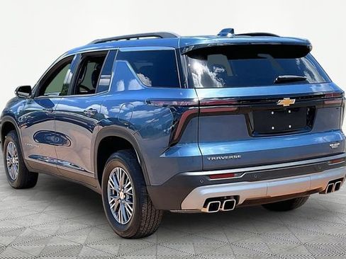Used 2025 Chevrolet Traverse LT w/ Driver Confidence Package FWD image 4