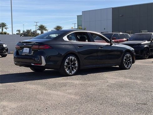 Certified 2025 BMW 530i xDrive w/ Premium Package image 7