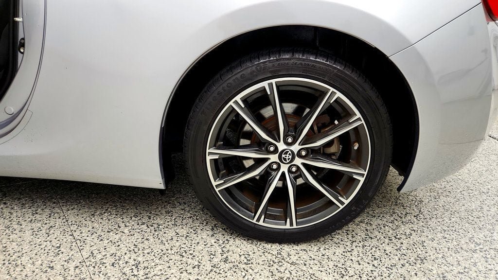Used 2017 Toyota 86 RWD image 9