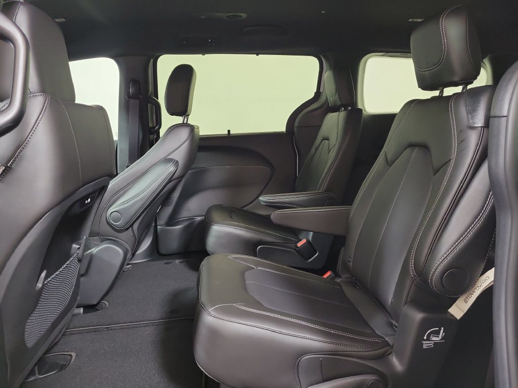 New 2027 Chrysler Pacifica Select FWD image 21