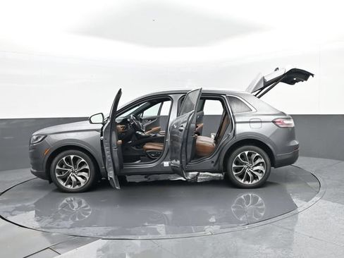 Used 2021 Lincoln Nautilus Reserve AWD/4WD image 34