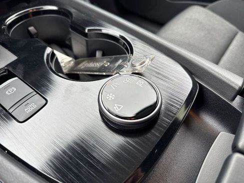 Certified 2025 Nissan Rogue SV image 28