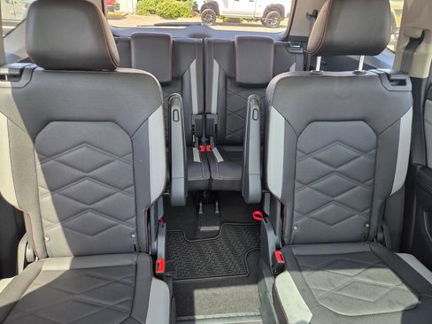 Used 2024 Volkswagen Atlas Peak Edition SE AWD/4WD image 34