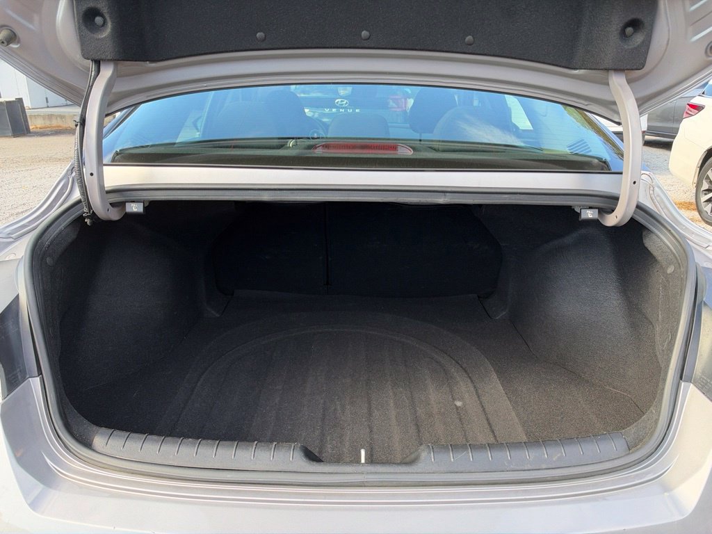 Used 2025 Hyundai Elantra SEL FWD image 9